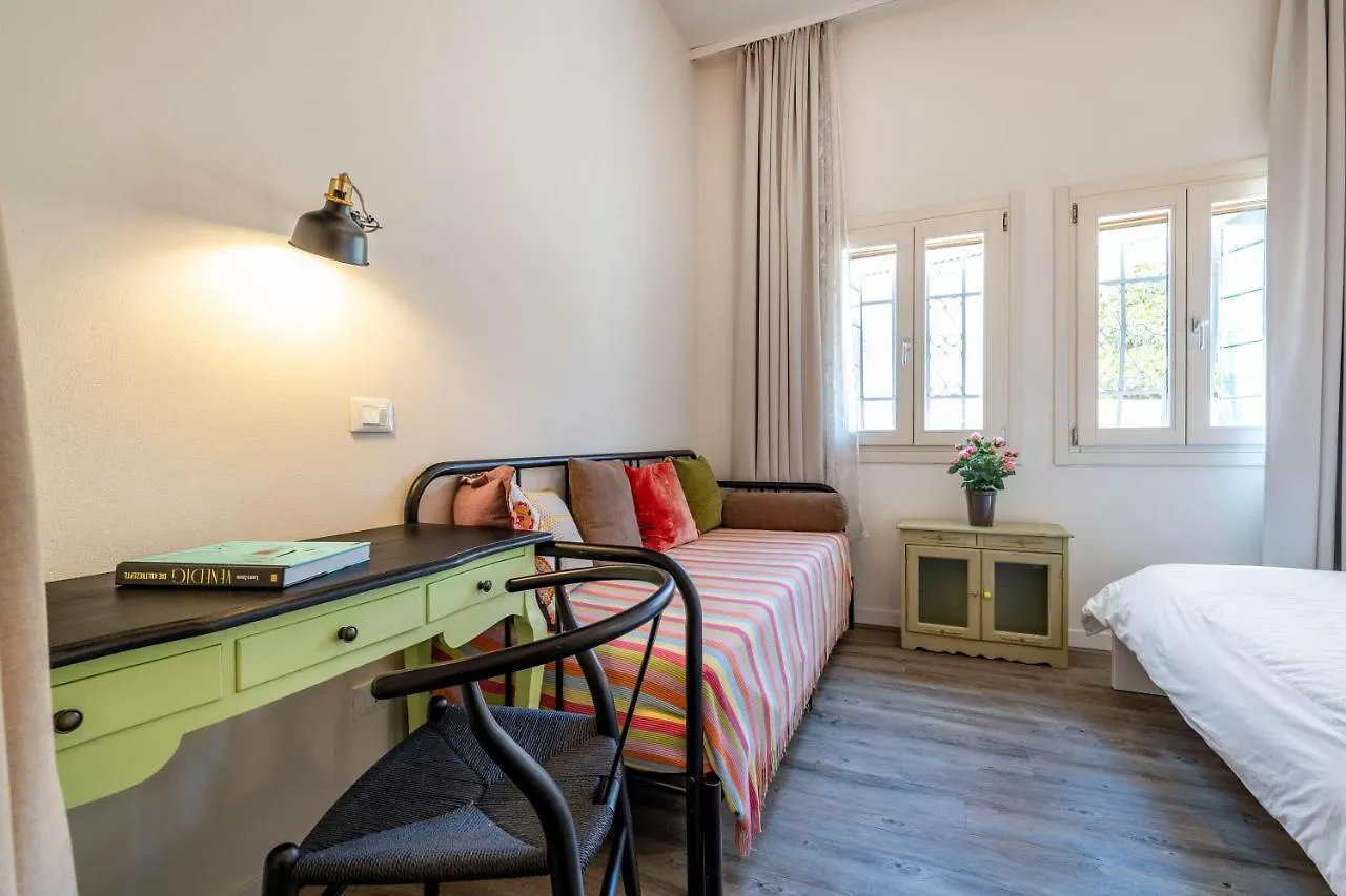 Snug Apartment With Private Courtyard M0270422677 Benátky 0*,  Itálie