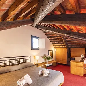 Apartment Penthouse Accademia, Venedig