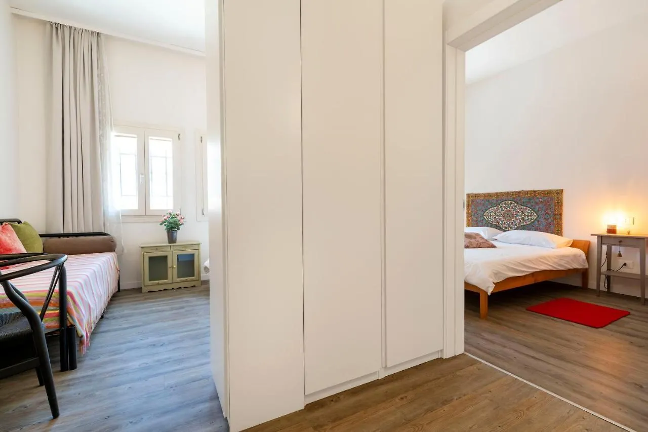 Snug Apartment With Private Courtyard M0270422677 Venice