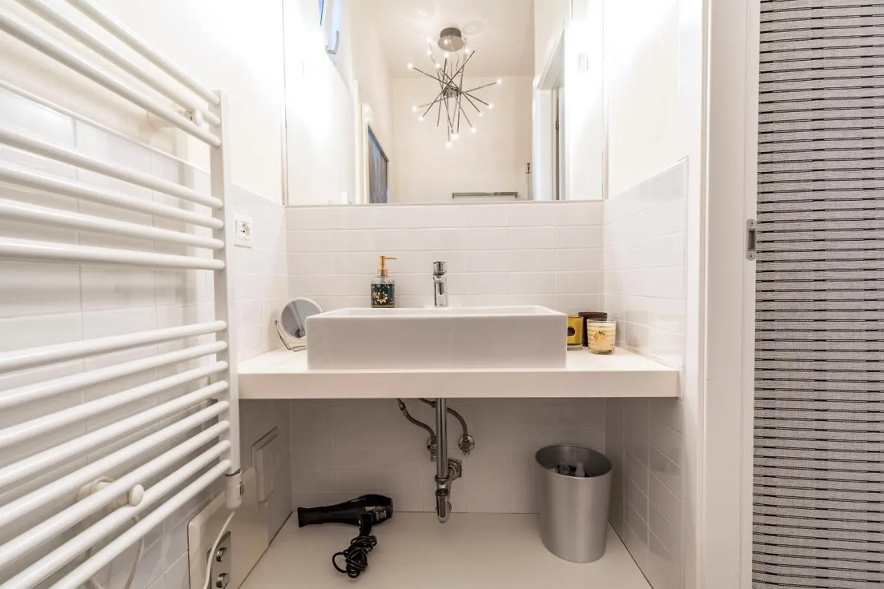 Snug Apartment With Private Courtyard M0270422677 Venice