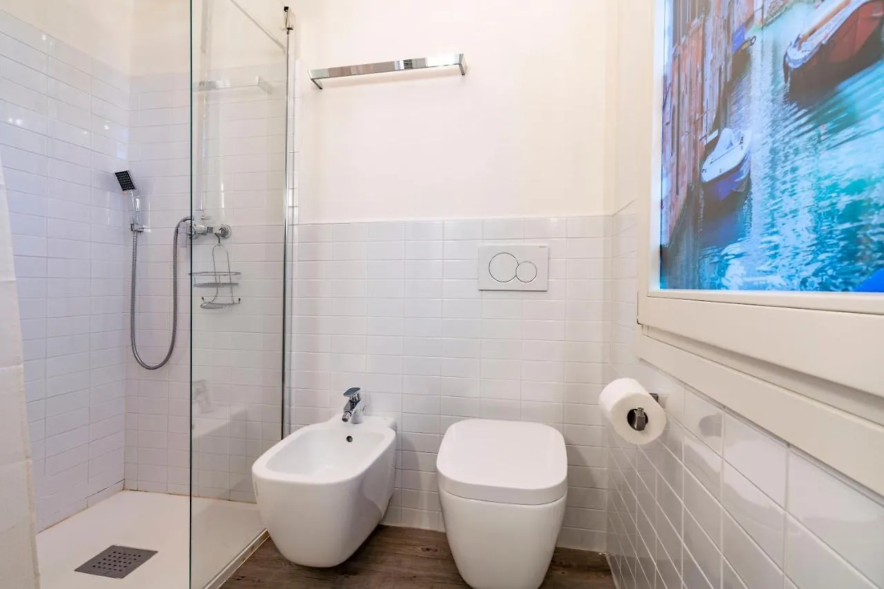 Snug Apartment With Private Courtyard M0270422677 Venice
