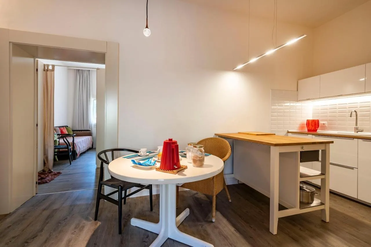Snug Apartment With Private Courtyard M0270422677 Venice 0*,