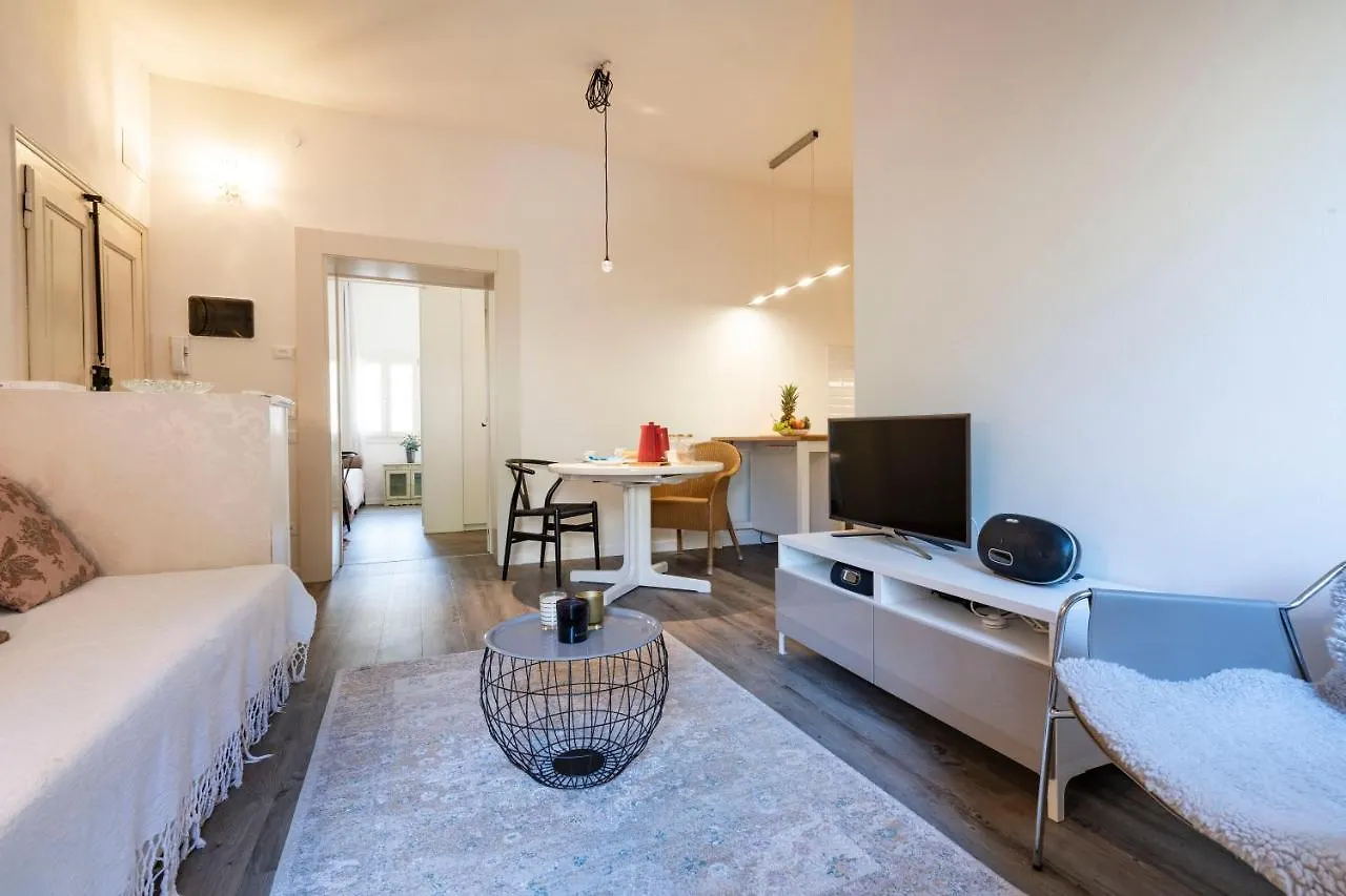 Snug Apartment With Private Courtyard M0270422677 Venice