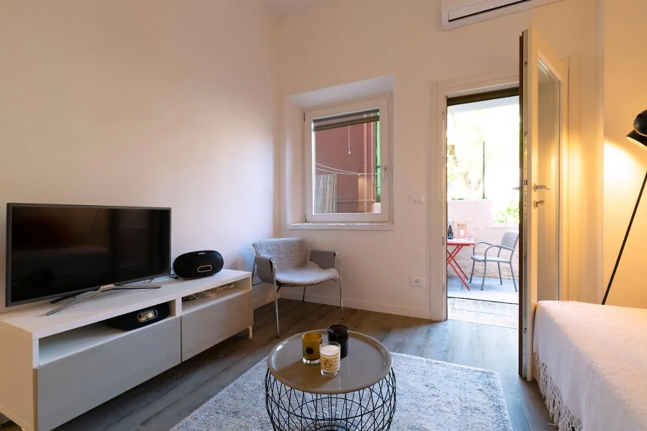 Snug Apartment With Private Courtyard M0270422677 Venice Italy